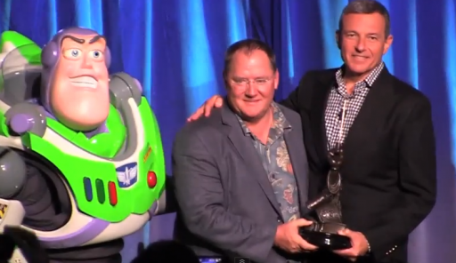 ピクサー創設者ジョン・ラセター、感動のスピーチでスティーブ・ジョブズのディズニー・レジェンド賞を受賞