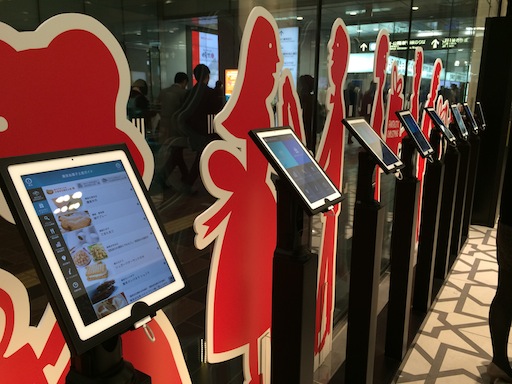大丸東京店に設置されているiPadによる店内ご案内アプリが秀逸だった