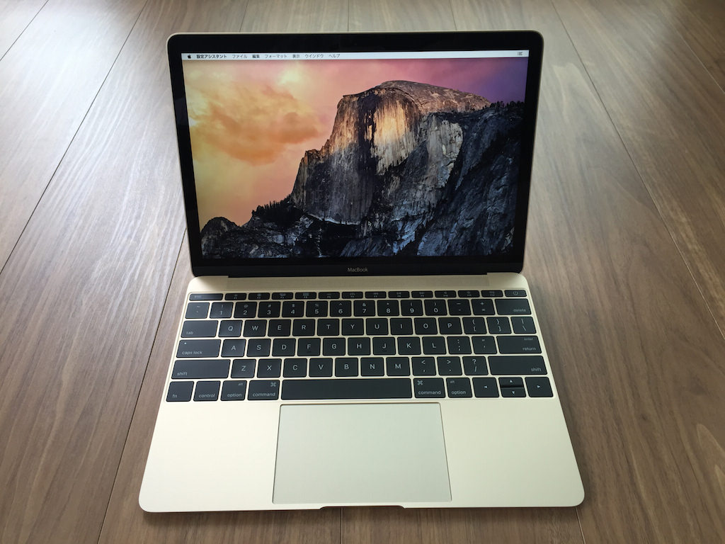 【フォトレポート】Appleの薄型軽量ノート型パソコン、MacBook ゴールドモデル